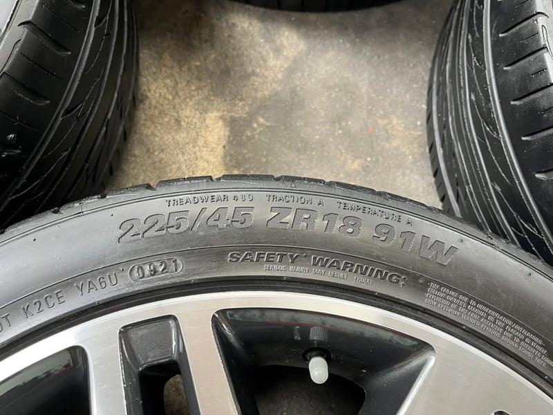 ล้อแม็ก 6รู139 Toyota ขอบ 18 เทาหน้าเงา แถมยาง 225-45-18 KUMHO ปี 21