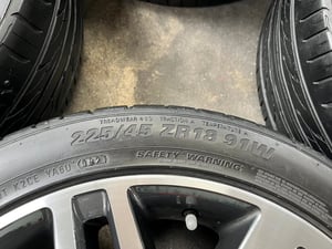 ล้อแม็ก 6รู139 Toyota ขอบ 18 เทาหน้าเงา แถมยาง 225-45-18 KUMHO ปี 21