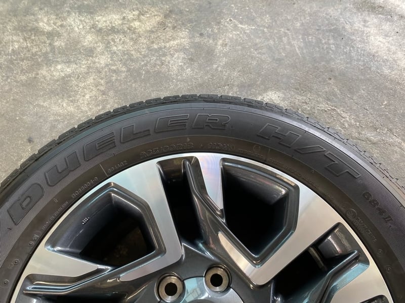 ล้อแม็กพร้อมยางป้ายแดง Toyota Fortuner Leader ขอบ 18 เทาหน้าเงา สวยกริ๊บ