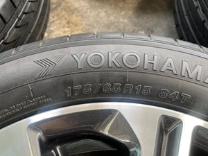ล้อแม็ก Honda City ตัวท็อป ขอบ 15 เทาหน้าเงา พร้อมยาง 175-65-15 Yokohama ปี 25 ล้อแม็ก Honda City ตัวท็อป ขอบ 15 เทาหน้าเงา พร้อมยาง 175-65-15 Yokohama ปี 25