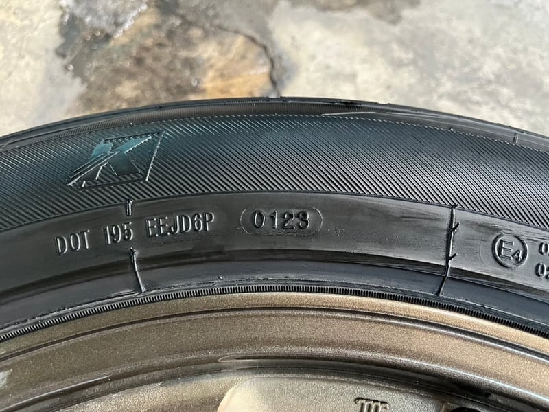 ล้อแม็ก 6รู139 TE37 (งาน COSMIS) ขอบ 20 พร้อมยาง 265-50-20 KINTO ปี 23 ล้อแม็ก 6รู139 TE37 (งาน COSMIS) ขอบ 20 พร้อมยาง 265-50-20 KINTO ปี 23