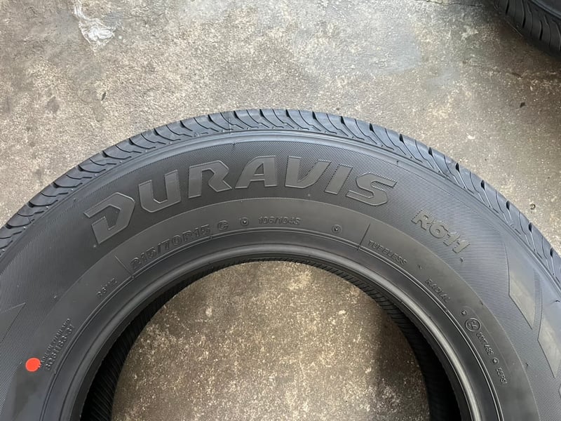 ยางใหม่ 215-70-15 Bridgestone ปี 26 ใหม่กริ๊บ ใส่กับ รถตู้, รถกระบะตัวเตี้ย ได้เลย