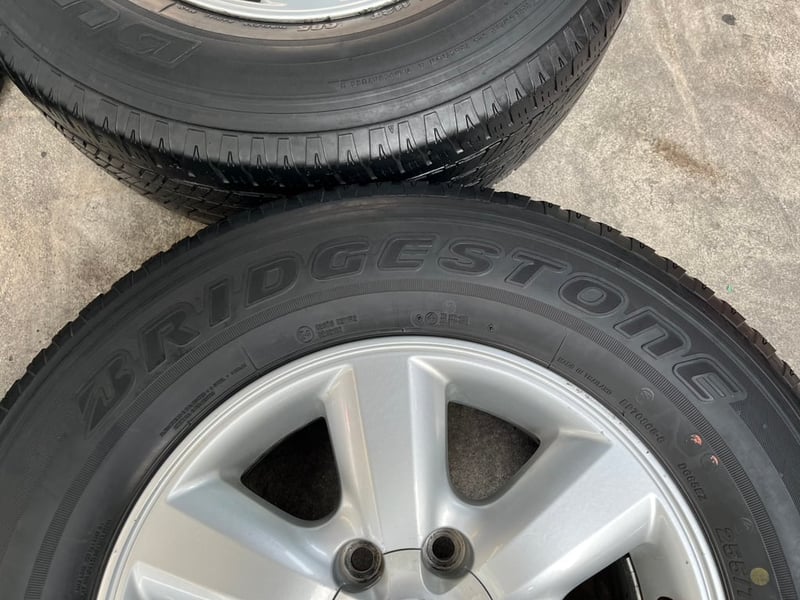 ล้อแม็ก Toyota Fortuner ก้านใหญ่ ขอบ 17 แถมยาง 255-70-17 Bridgestone ปี 22