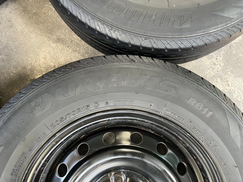 ล้อกระทะ 5รู114 Toyota ขอบ 15 สีดำ แถมยาง 205-70-15 Bridgestone ปี 19 