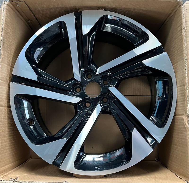 ล้ออะไหล่ 5รู100 Toyota Yaris Cross รุ่นใหม่ ขอบ 18 ดำหน้าเงา