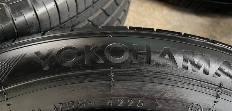 ยางป้ายแดง 235-65-16 Yokohama ปลายปี 25 สวยกริ๊บ ใส่กับ รถตู้ ,รถกระบะตัวเตี้ย ได้เลย ยางป้ายแดง 235-65-16 Yokohama ปลายปี 25 สวยกริ๊บ ใส่กับ รถตู้ ,รถกระบะตัวเตี้ย ได้เลย