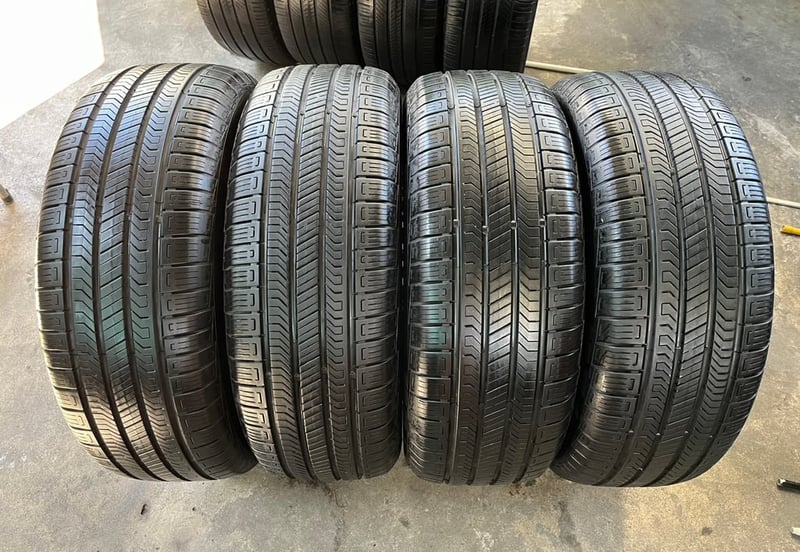 ล้อแม็ก Toyota Revo ขอบ 17 สีเทาดำ พร้อมยาง 265-65-17 Continental ปี 25 สภาพสวย