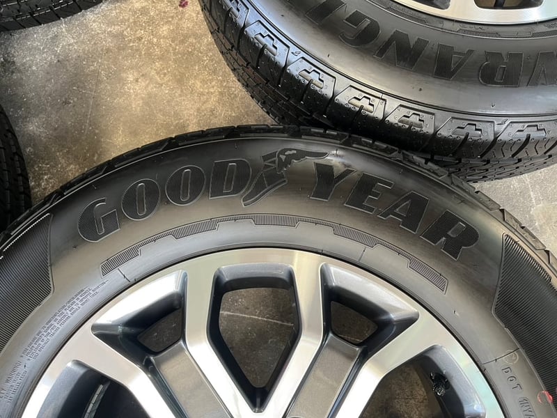 ล้อแม็กพร้อมยางใหม่ป้ายแดง Ford Everest รุ่นใหม่ล่าสุด ขอบ 18 ปี 24 ใหม่กริ๊บ