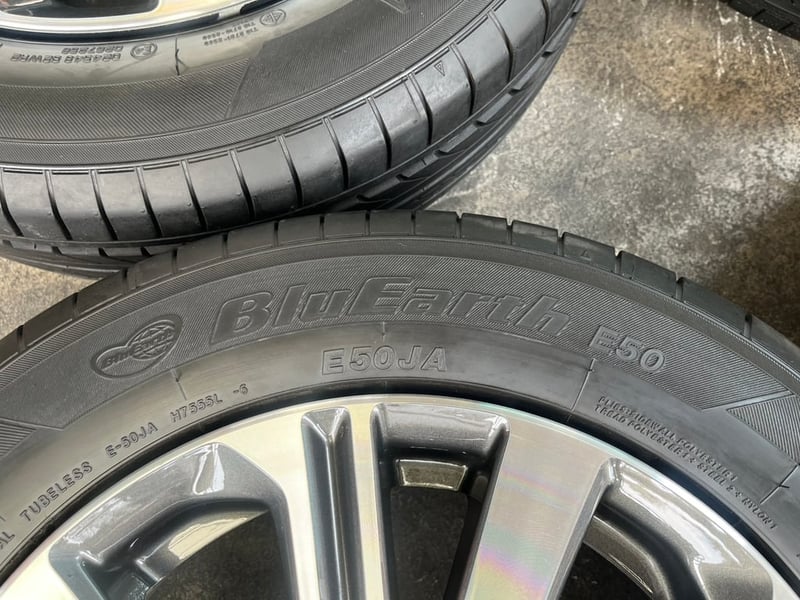 ล้อแม็ก Honda City ตัวท็อป ขอบ 15 เทาหน้าเงา พร้อมยาง 175-65-15 Yokohama ปี 25 ล้อแม็ก Honda City ตัวท็อป ขอบ 15 เทาหน้าเงา พร้อมยาง 175-65-15 Yokohama ปี 25