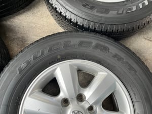 ล้อแม็ก Toyota Fortuner ก้านใหญ่ ขอบ 17 แถมยาง 255-70-17 Bridgestone ปี 22