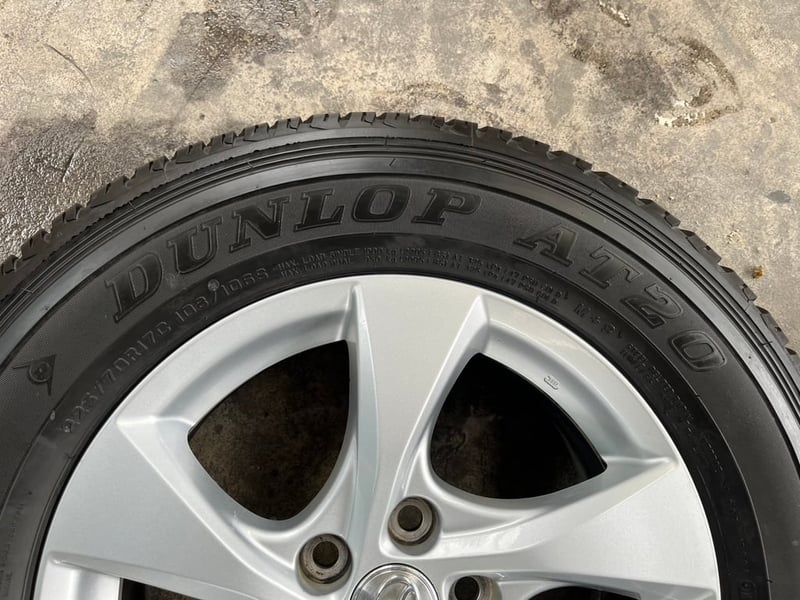 ล้อแม็ก 5รู114 Toyota ขอบ 17 พร้อมยาง 225-70-17 Dunlop ปี 21