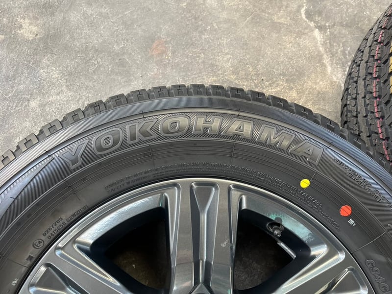 ล้อแม็ก Toyota Revo ขอบ 17 สีเทาดำ พร้อมยางใหม่ 265-65-17 Yokohama ปลายปี 25 ล้อแม็ก Toyota Revo ขอบ 17 สีเทาดำ พร้อมยางใหม่ 265-65-17 Yokohama ปลายปี 25