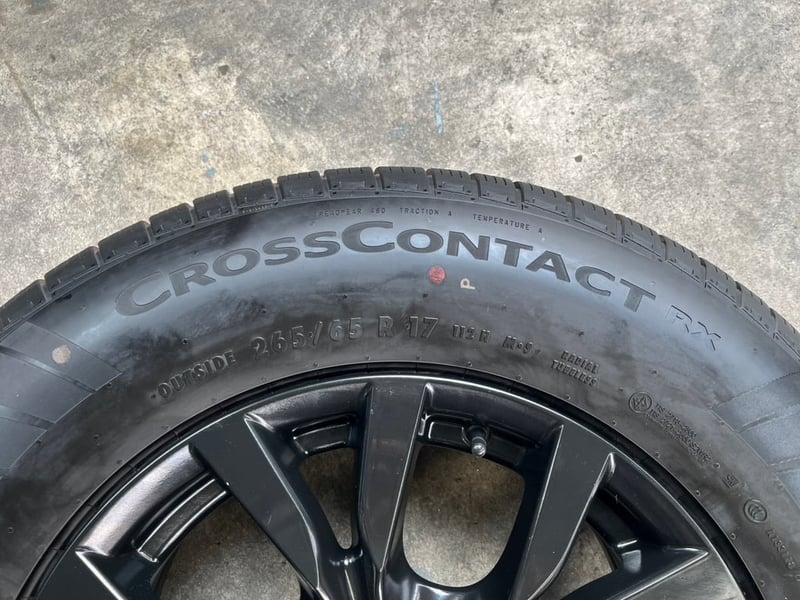 ล้อแม็ก Mitsu Pajero ก้านวาย ขอบ 17 สีดำ พร้อมยางป้ายแดง 265-65-17 Continental ปี 25