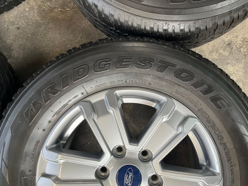 ล้อแม็กป้ายแดง Ford Ranger รุ่นใหม่ ขอบ 17 พร้อมยาง 265-65-17 Bridgestone ปี 21 ล้อแม็กป้ายแดง Ford Ranger รุ่นใหม่ ขอบ 17 พร้อมยาง 265-65-17 Bridgestone ปี 21