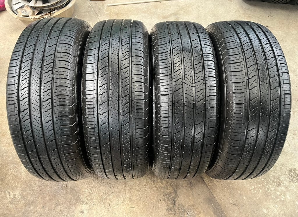 ล้อแม็ก Toyota Fortuner ตัวท็อป ขอบ 18 เทาหน้าเงา พร้อมยาง 265-60-18 GOODRIDE ปี 25