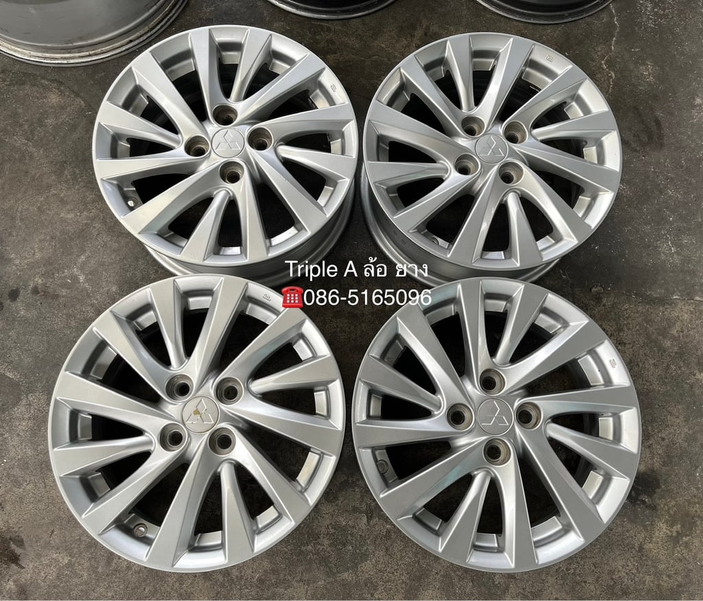 ล้อแม็ก Mitsu Attrage ขอบ 15 สีบอร์น สภาพสวย ล้อแม็ก Mitsu Attrage ขอบ 15 สีบอร์น สภาพสวย