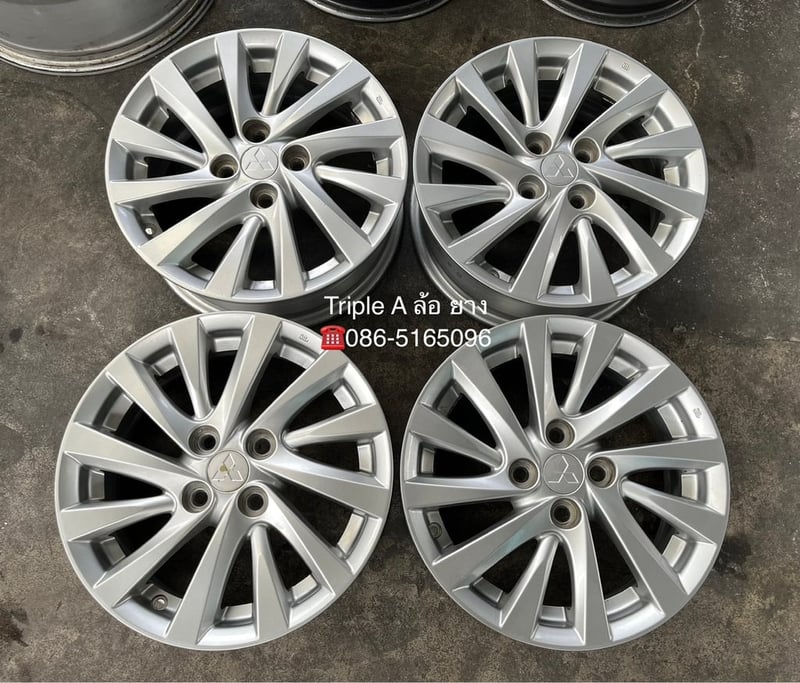 ล้อแม็ก Mitsu Attrage ขอบ 15 สีบอร์น สภาพสวย ล้อแม็ก Mitsu Attrage ขอบ 15 สีบอร์น สภาพสวย