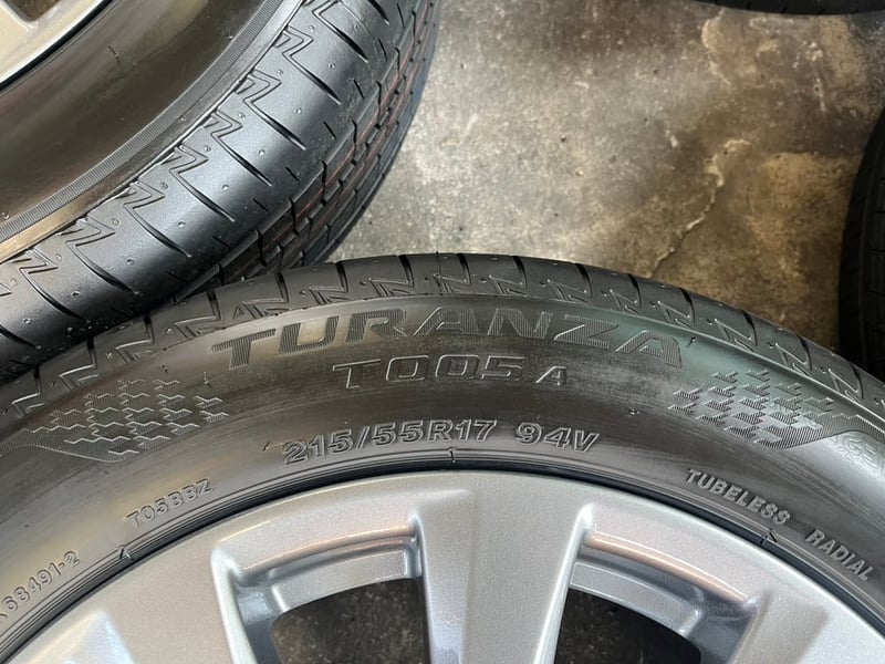 ล้อแม็กพร้อมยางใหม่ป้ายแดง Toyota Camry ขอบ 17 สีไฮเปอร์ สวยกริ๊บ