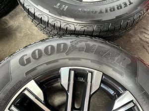ล้อแม็ก Mitsu Pajero ตัวท็อป ขอบ 18 ดำหน้าเงา พร้อมยาง 255-65-18 Goodyear ปี 23 ล้อแม็ก Mitsu Pajero ตัวท็อป ขอบ 18 ดำหน้าเงา พร้อมยาง 255-65-18 Goodyear ปี 23