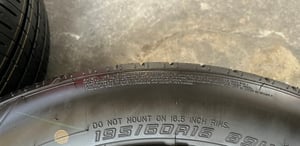 ยางใหม่ป้ายแดง 195-60-16 Dunlop ปี 26 ใหม่กริ๊บ ถอดจากโชว์รูม ยางใหม่ป้ายแดง 195-60-16 Dunlop ปี 26 ใหม่กริ๊บ ถอดจากโชว์รูม