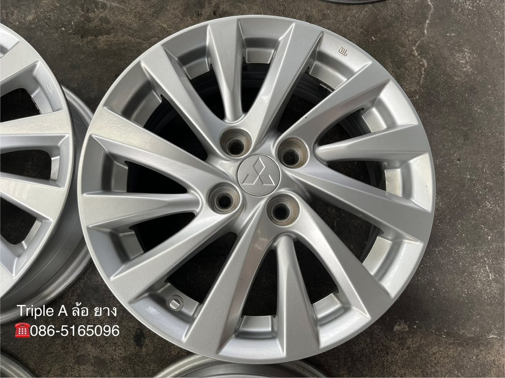 ล้อแม็ก Mitsu Attrage ขอบ 15 สีบอร์น สภาพสวย ล้อแม็ก Mitsu Attrage ขอบ 15 สีบอร์น สภาพสวย