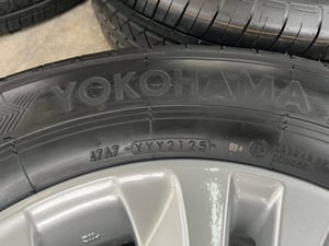 ล้อแม็กป้ายแดง 5รู114 Toyota Revo ขอบ 16 พร้อมยางป้ายแดง 235-65-16 Yokohama ปี 25