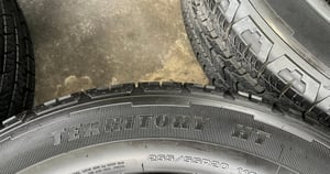 ยางป้ายแดง 255-55-20 GoodYear ปี 25 สวยกริ๊บ เหมาะสำหรับ รถกระบะตัวสูง และ SUV ทุกรุ่น ยางป้ายแดง 255-55-20 GoodYear ปี 25 สวยกริ๊บ เหมาะสำหรับ รถกระบะตัวสูง และ SUV ทุกรุ่น