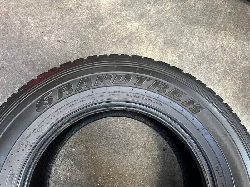 ยาง 1 เส้น 265-65-17 Dunlop ปี 23 สภาพสวย