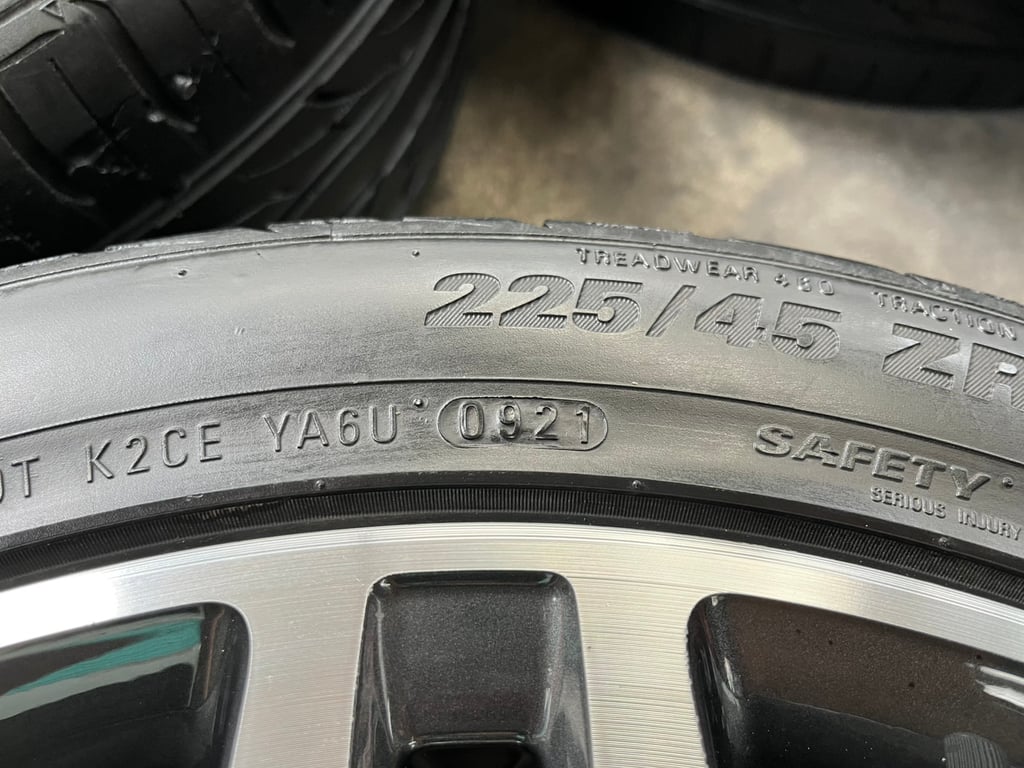 ล้อแม็ก 6รู139 Toyota ขอบ 18 เทาหน้าเงา แถมยาง 225-45-18 KUMHO ปี 21 ล้อแม็ก 6รู139 Toyota ขอบ 18 เทาหน้าเงา แถมยาง 225-45-18 KUMHO ปี 21
