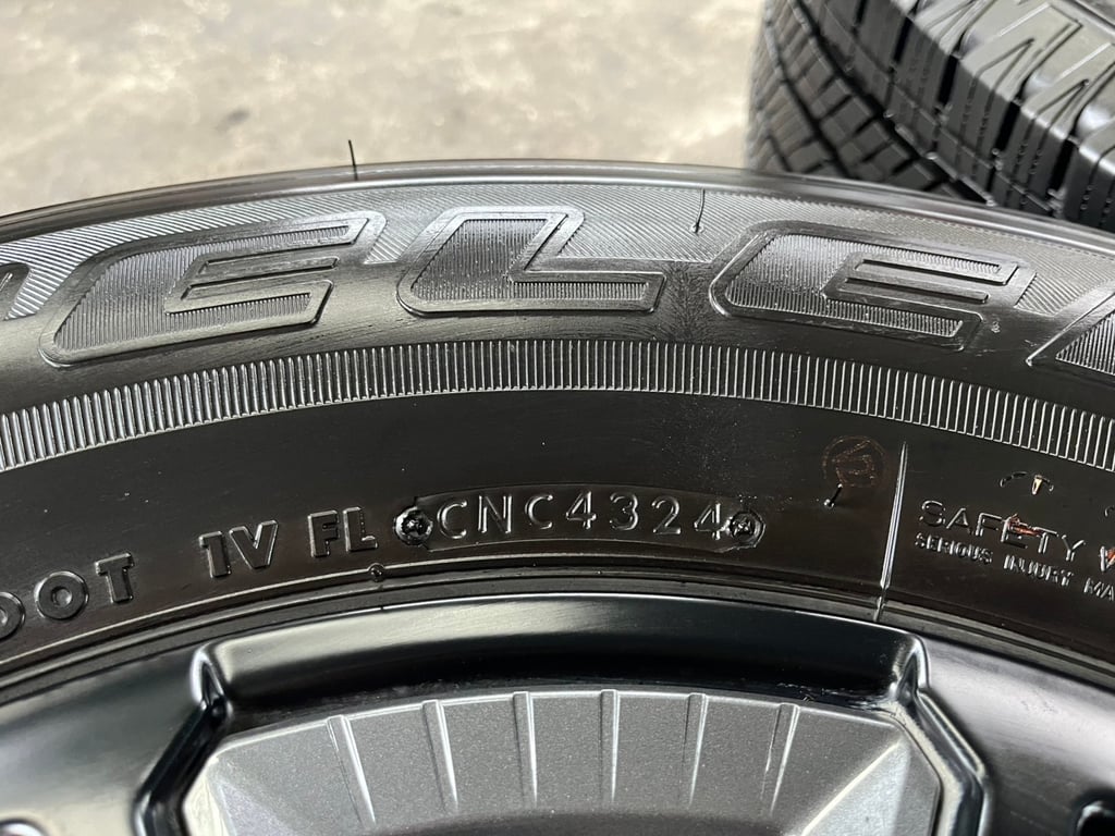 ล้อแม็ก Ford Ranger XLS รุ่นใหม่ล่าสุด ขอบ 17 พร้อมยาง 255-70-17 Bridgestone ปลายปี 24