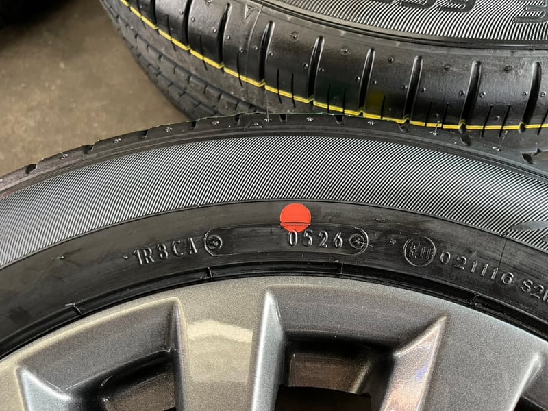 ล้อแม็ก Mitsu Attrage ขอบ 15 สีเทาไฮเปอร์ พร้อมยางใหม่ 185-60-15 Dunlop ปี 26