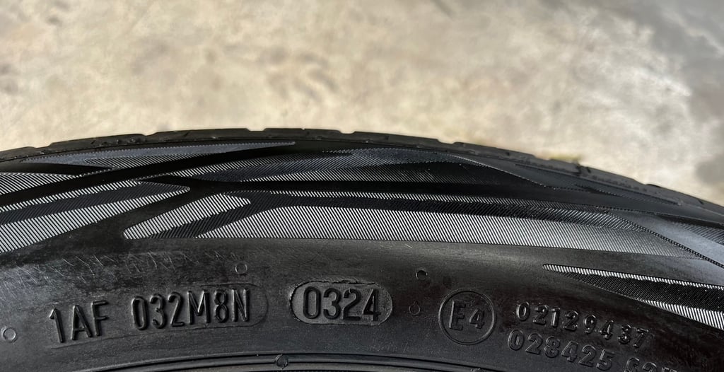 ยางป้ายแดง 205-55-17 Continental ถอดจากรถใหม่ป้ายแดง ยางป้ายแดง 205-55-17 Continental ถอดจากรถใหม่ป้ายแดง