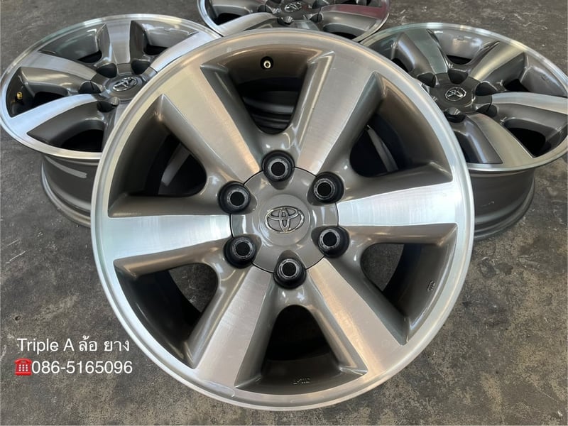 ล้อแม็ก Toyota Fortuner ก้านใหญ่ ขอบ 17 เทาหน้าเงา สภาพสวย