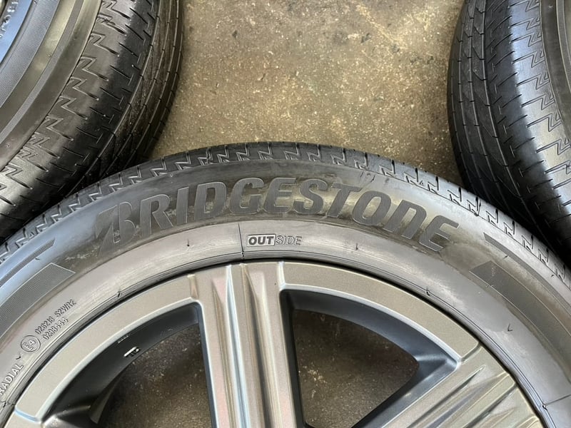 ล้อแม็ก Honda HRV ขอบ 17 พร้อมยาง 265-60-17 Bridgestone ปี 23 ล้อแม็ก Honda HRV ขอบ 17 พร้อมยาง 265-60-17 Bridgestone ปี 23