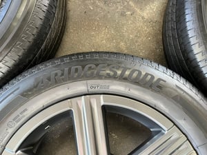 ล้อแม็ก Honda HRV ขอบ 17 พร้อมยาง 265-60-17 Bridgestone ปี 23 ล้อแม็ก Honda HRV ขอบ 17 พร้อมยาง 265-60-17 Bridgestone ปี 23
