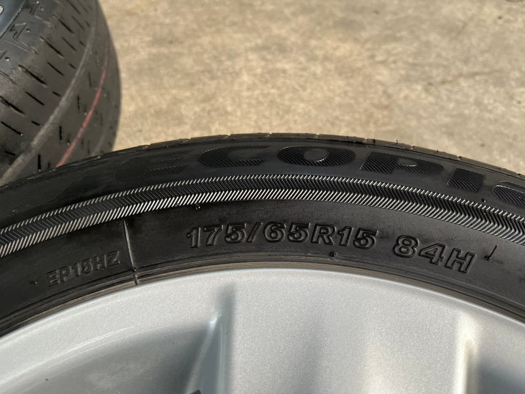 ล้อแม็ก Toyota Vios 5 ก้าน ขอบ 15 แถมยาง 175-65-15 Bridgestone ปลายปี 21