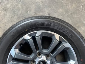 ล้อแม็ก Mitsu Triton ขอบ 18 เทาหน้าเงา พร้อมยาง 265-60-18 Bridgestone ปี 24