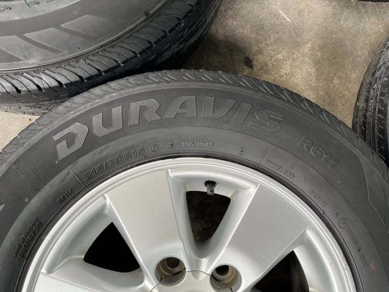 ล้อแม็ก 6รู139 Toyota ขอบ 15 แถมยาง 215-70-15 Bridgestone ปี 23 ใส่กับ รถตู้ Commuter 6รู139 ได้เลย