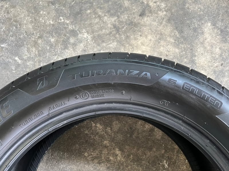 ยาง 215-55-16 Bridgestone ปี 25 สภาพน้องๆยางใหม่ ใช้งานมาน้อย