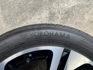 ล้อแม็ก 5รู100 Toyota Yaris Cross ขอบ 18 ดำหน้าเงา พร้อมยาง 215-55-18 Yokohama ปี 24
