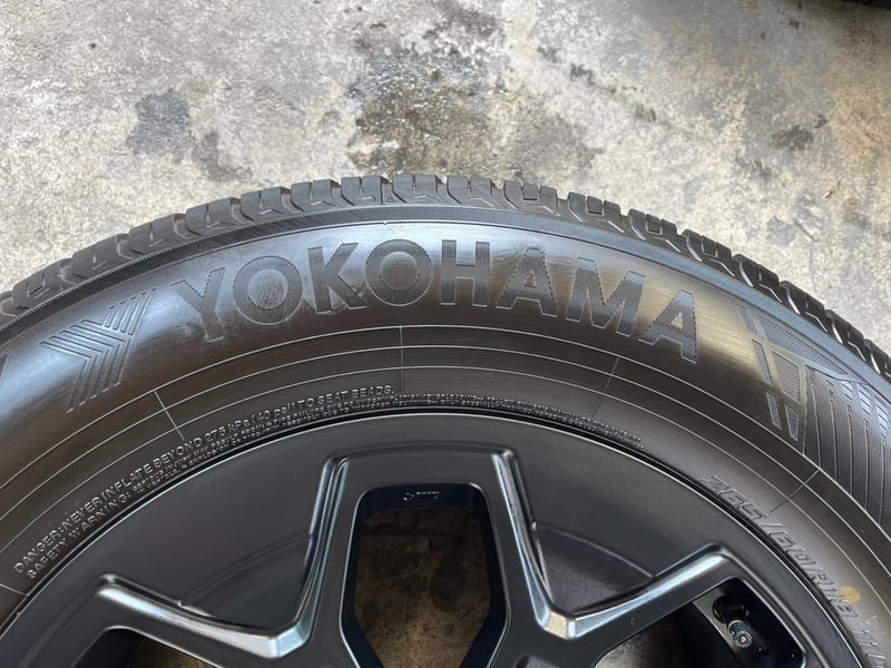 ล้อแม็กป้ายแดง Toyota TRAVO รุ่นใหม่ล่าสุด ขอบ 18 พร้อมยางป้ายแดง 265-60-18 Yokohama ปี 26