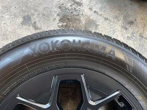 ล้อแม็กป้ายแดง Toyota TRAVO รุ่นใหม่ล่าสุด ขอบ 18 พร้อมยางป้ายแดง 265-60-18 Yokohama ปี 26