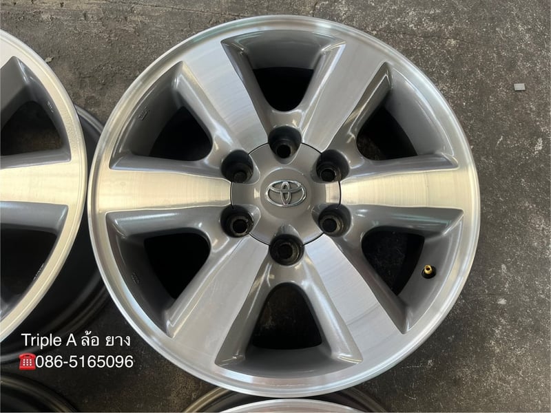 ล้อแม็ก Toyota Fortuner ก้านใหญ่ ขอบ 17 เทาหน้าเงา สภาพสวย