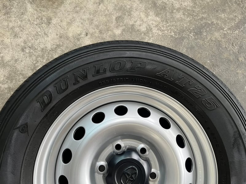 ล้อกระทะ 6รู139 Toyota ขอบ 17 แถมยาง 255-65-17 Dunlop ปี 22