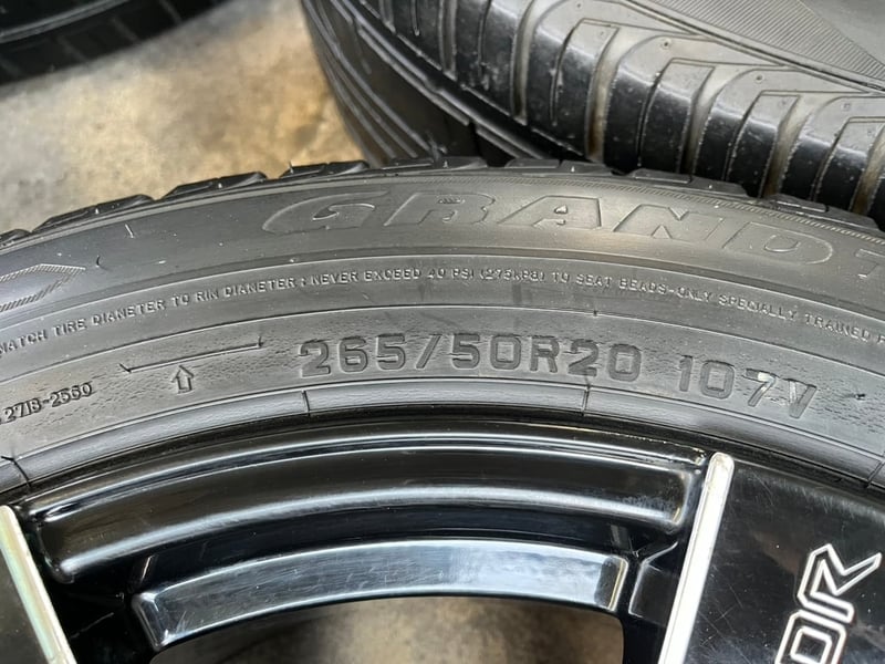 ล้อแม็ก 6รู139 PREDATOR ใบพัด ขอบ 20 แถมยาง 265-50-20 Dunlop ปลายปี 19 ล้อแม็ก 6รู139 PREDATOR ใบพัด ขอบ 20 แถมยาง 265-50-20 Dunlop ปลายปี 19