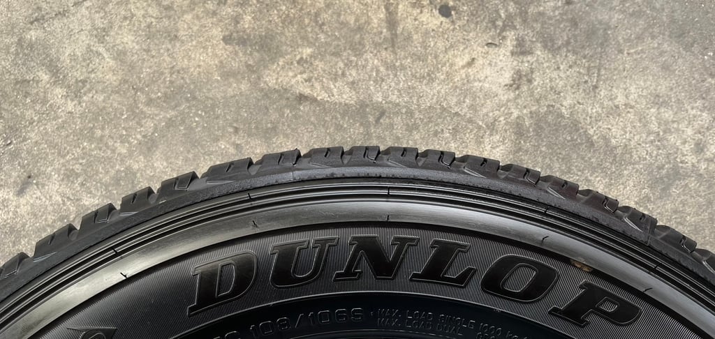 ยางใหม่ป้ายแดง 225-70-17 Dunlop ปี 25 ใหม่กริ๊บ ถอดจากรถใหม่ป้ายแดง