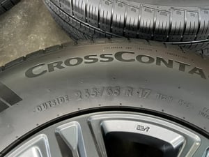 ล้อแม็ก Toyota Revo ขอบ 17 สีเทาดำ พร้อมยางป้ายแดง 265-65-17 Continental ปลายปี 25