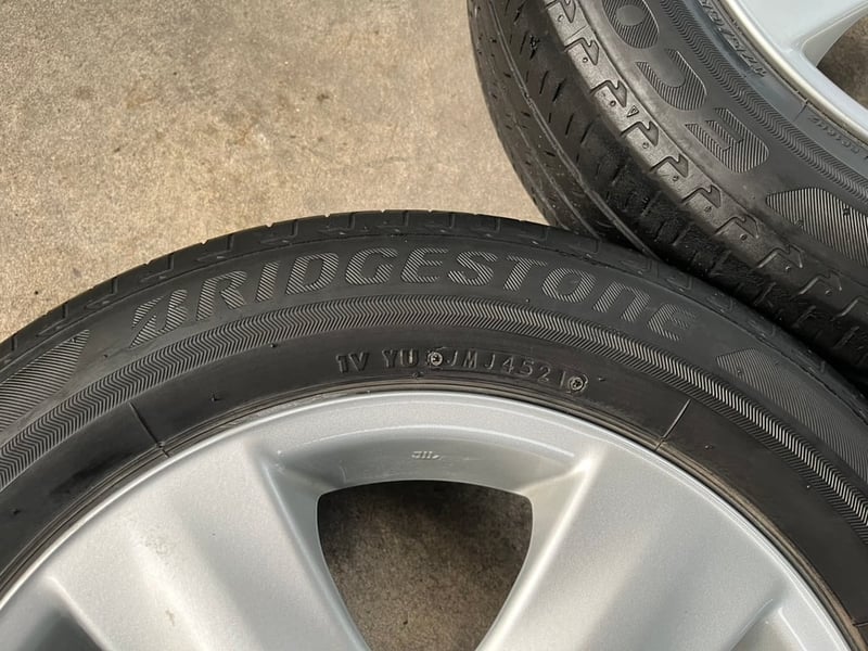 ล้อแม็ก Toyota Vios 5 ก้าน ขอบ 15 แถมยาง 175-65-15 Bridgestone ปลายปี 21