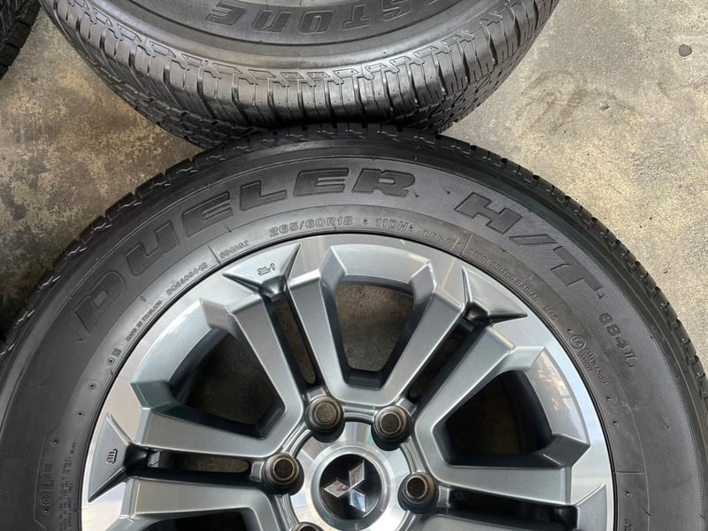 ล้อแม็ก Mitsu Triton ขอบ 18 เทาหน้าเงา พร้อมยาง 265-60-18 Bridgestone ปี 24