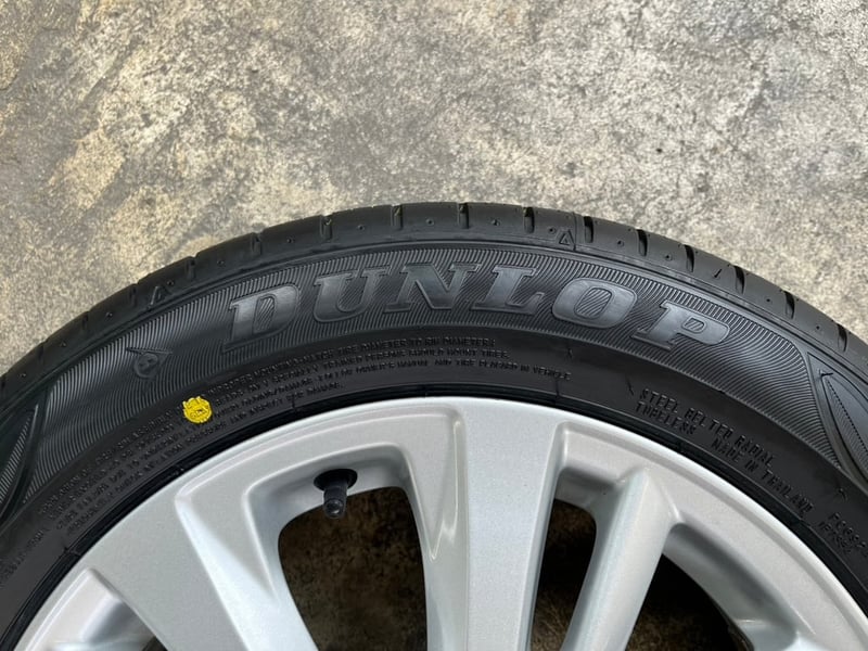 ล้อแม็ก Toyota Yaris Ative ขอบ 15 พร้อมยางใหม่ 185-60-15 Dunlop ปลายปี 25